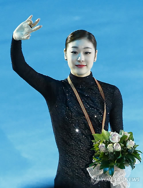 팬들에게 인사하는 우승자 김연아!