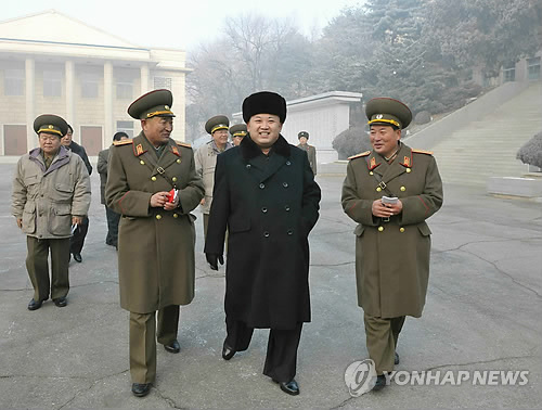 북 김정은, 김정일 최고사령관 추대일 맞아 군부대 방문