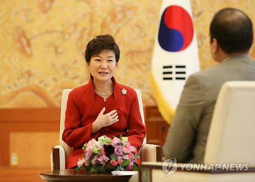 인도국영방송과 인터뷰하는 박 대통령