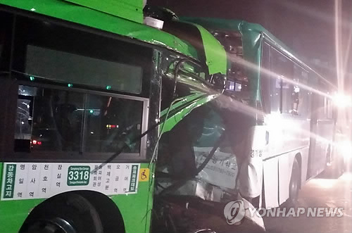 서울 송파구청 사거리서 버스 추돌…2명 사망·17명 부상