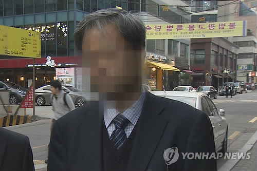 '음주폭행' 부장판사 경찰 출석