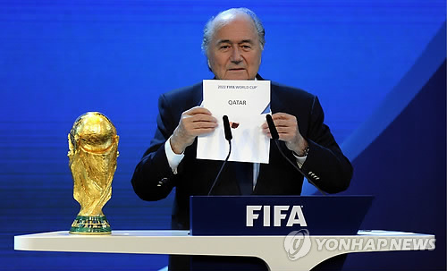 카타르 월드컵 개최지 선정 발표 장면(AP=연합뉴스).