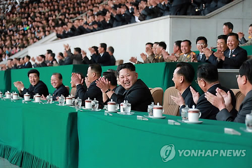 北 김정은 위원장 남자 축구 경기 관람