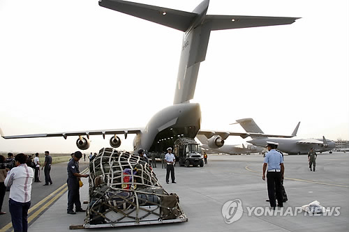 세계 각국, 네팔에 재난 구호팀·물자 제공