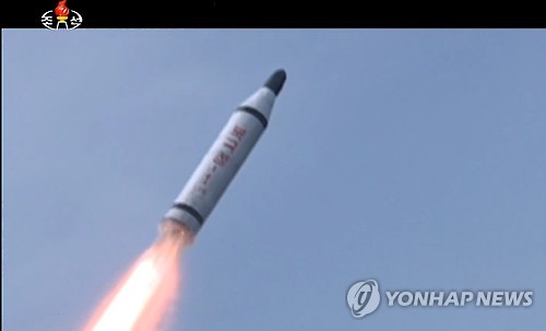 북한, 지난 5월 8일 SLBM 사출시험 장면(연합DB) 