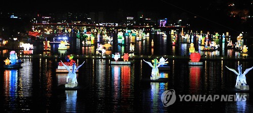 <연휴 N 여행> 영남권: 진주 남강 7만개 유등에 물들다…부산원아시아 페스티벌_1