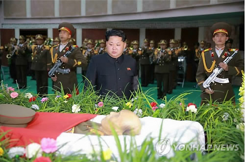 북한 김정은, 리을설 빈소 찾아 조문