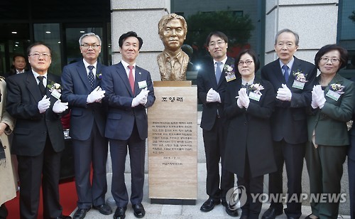 고 조영래 변호사 흉상 제막