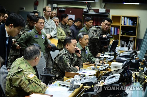 今年1月,韩国联合参谋本部议长李淳镇对韩国航空宇宙作战总部进行访问