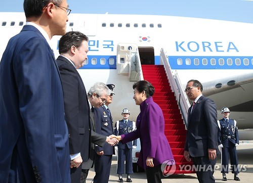 인사하는  박 대통령