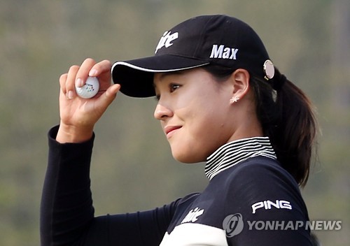 LPGA 올해의 신인상, 최저타수상을 받은 전인지 [연합뉴스 자료사진]