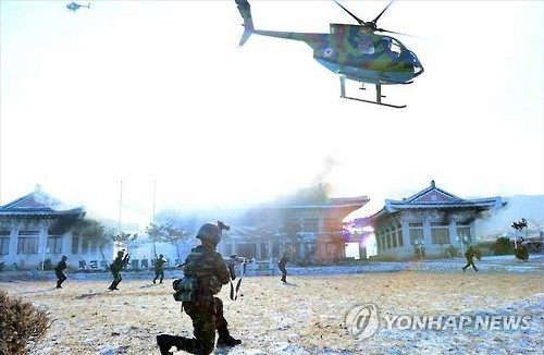 북한 김정은, '청와대 타격방법 확인' 목적 전투훈련 참관