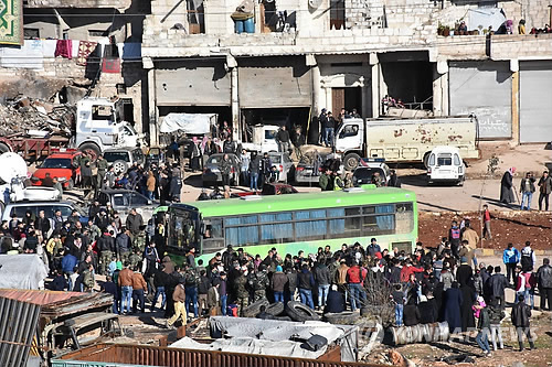 알레포를 떠나는 반군측 주민