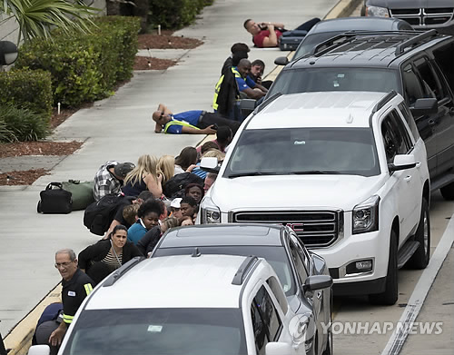 美 플로리다 공항 총격…시민들 긴급 대피