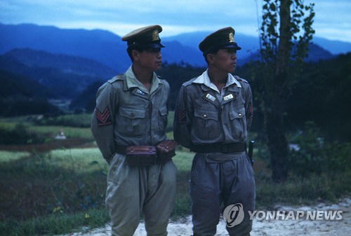 제복 입은 국방경비대 군인들