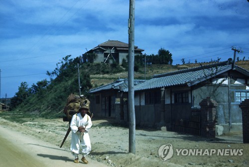 지게 지고 가는 남정네