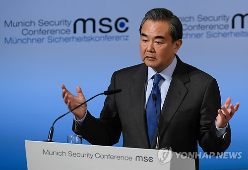 中왕이 "대화 지속해야 北 핵·미사일 효과적 통제"