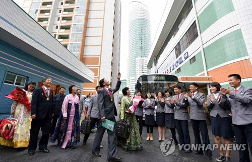 北, 여명거리 입주 시작…김일성대 교수 먼저