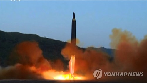 북한TV, '화성-12' 발사 영상 공개
