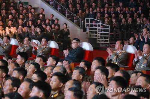 북한, '화성-14형' 시험발사 성공 기념공연…김정은 참석