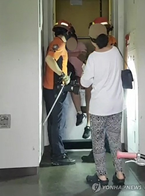 부산 아파트 35개 동 정전…승강기 멈춰 구조 중