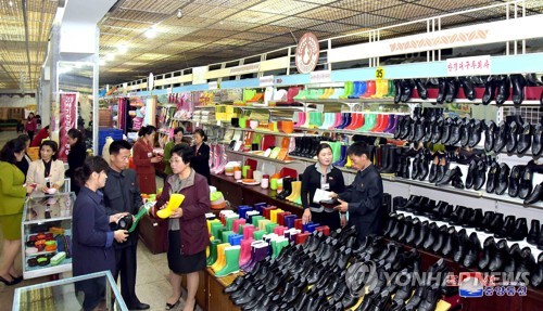 북한의 생필품 전시회장