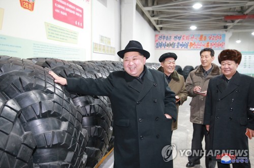북한 김정은, 압록강 타이어공장 시찰