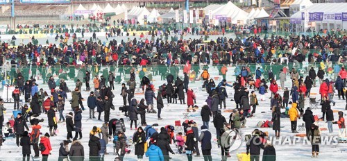 주말 화천산천어축제 22만여명 찾았다…역대 최다 관람객 기록(종합)
