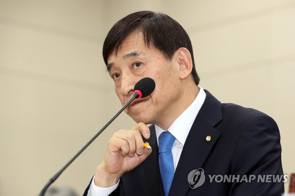 생각에 잠긴 이주열 총재
