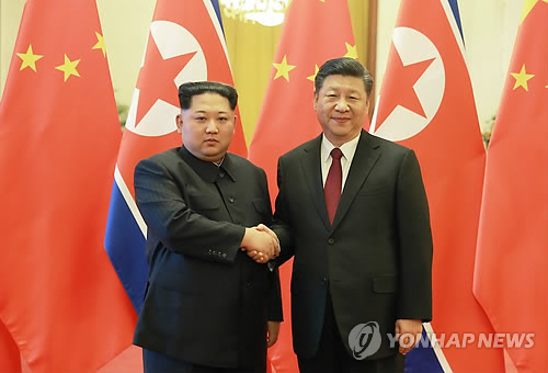 시진핑과 악수하는 북한 김정은 위원장