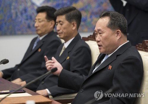 발언하는 리선권 조평통 위원장