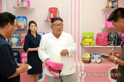 북한 김정은, 원산영예군인가방공장 현지지도