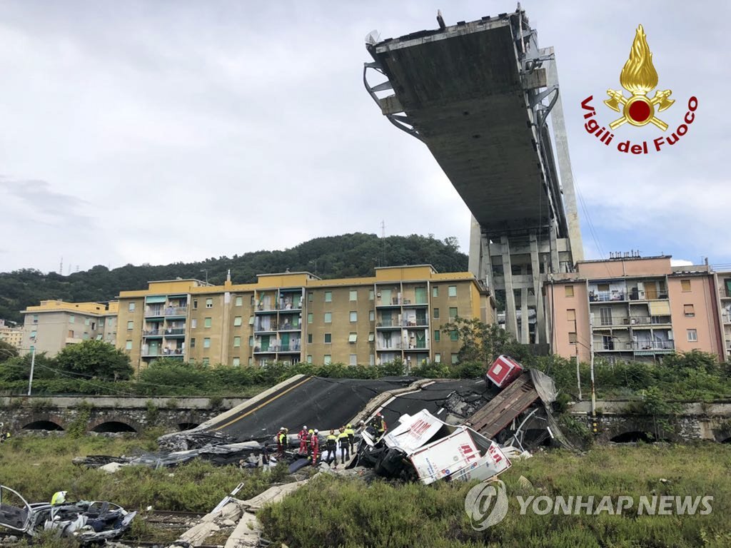 伊 제노바서 고속도로 교량 붕괴…최소 26명 사망