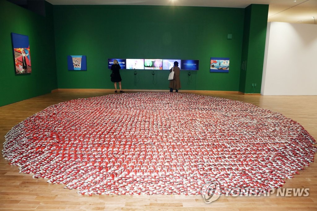 통일 염원…10만개 초코파이로 만든 작품