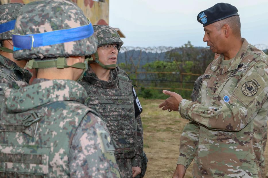 DMZ 지뢰제거 화살머리고지 방문한 브룩스 유엔군사령관