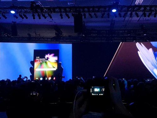Samsung Electronics Co. unveils the display and interface of the upcoming foldable smartphone during the developers' conference in the United States on Nov. 7, 2018, in this photo provided by the company. (Yonhap)
