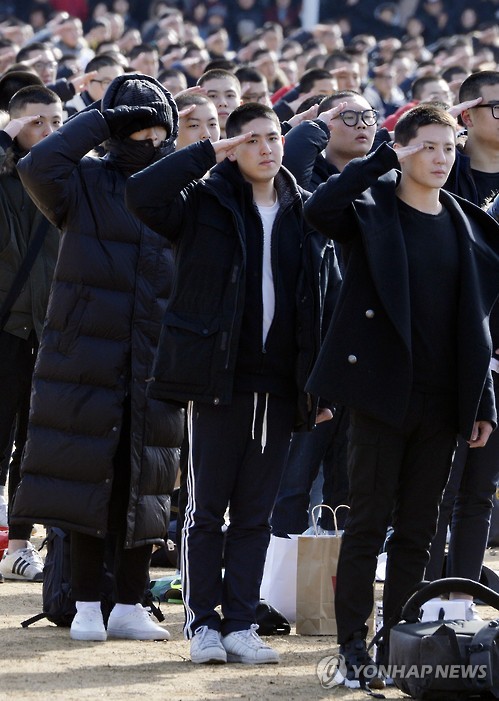 Music idols enter army